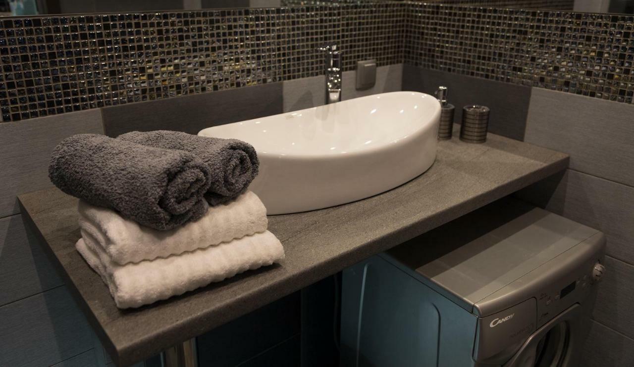 Apartament Onyx Poznań Esterno foto