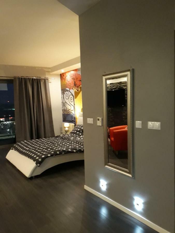 Apartament Onyx Poznań Esterno foto
